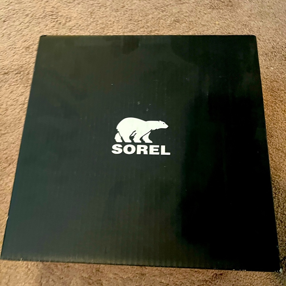 New sorel youth boots in box. Functional and adorable